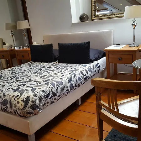 Suites Aan De Singel 3*